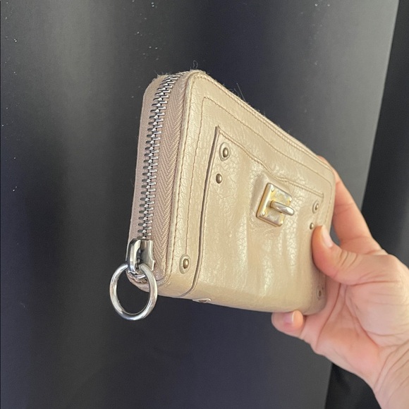 Chloé Beige Leather Zip-Around Wallet preloved - Picture 4 of 16